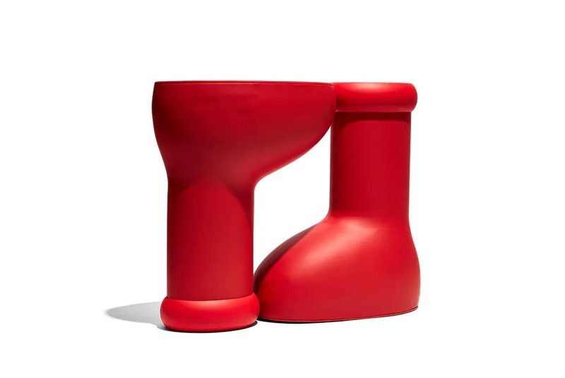 MSCHF erkundet die Welt wie Dora mit den Big Red Boots Grailify